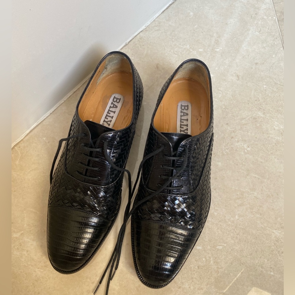 Bally men’s black woven leather cap toe Oxford